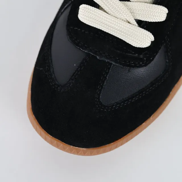 Maison Margiela Tênis lifestyle pretos e bege painelados de couro e suede com cadarços planos creme 5