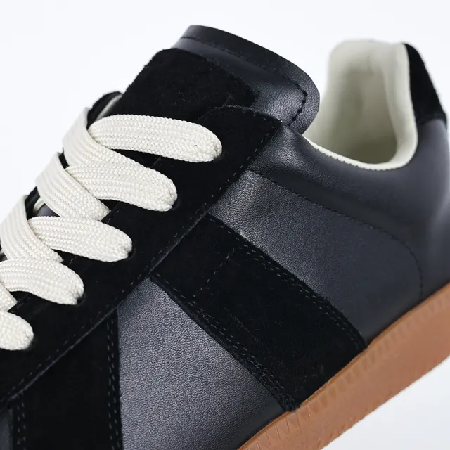 Maison Margiela Tênis lifestyle pretos e bege painelados de couro e suede com cadarços planos creme 6