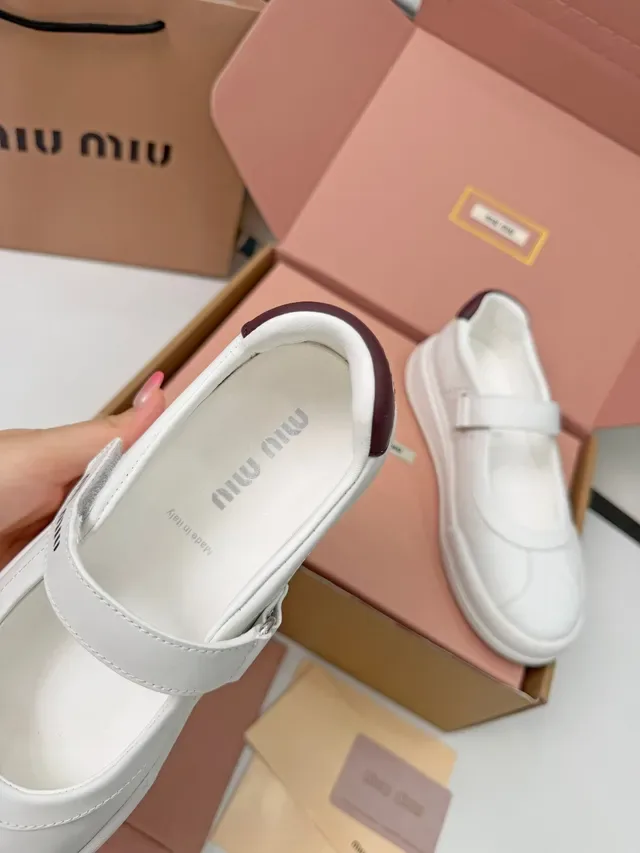 Miu Miu Arcadie 白色皮革玛丽珍鞋 2
