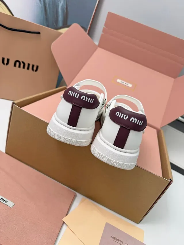 Miu Miu Arcadie 白色皮革玛丽珍鞋 4