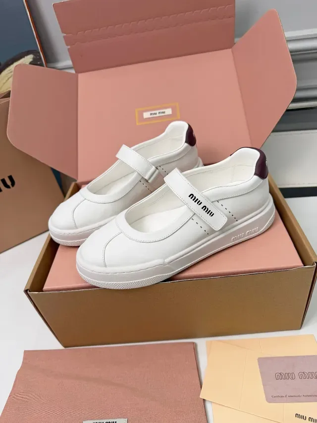 Miu Miu Arcadie 白色皮革玛丽珍鞋 5