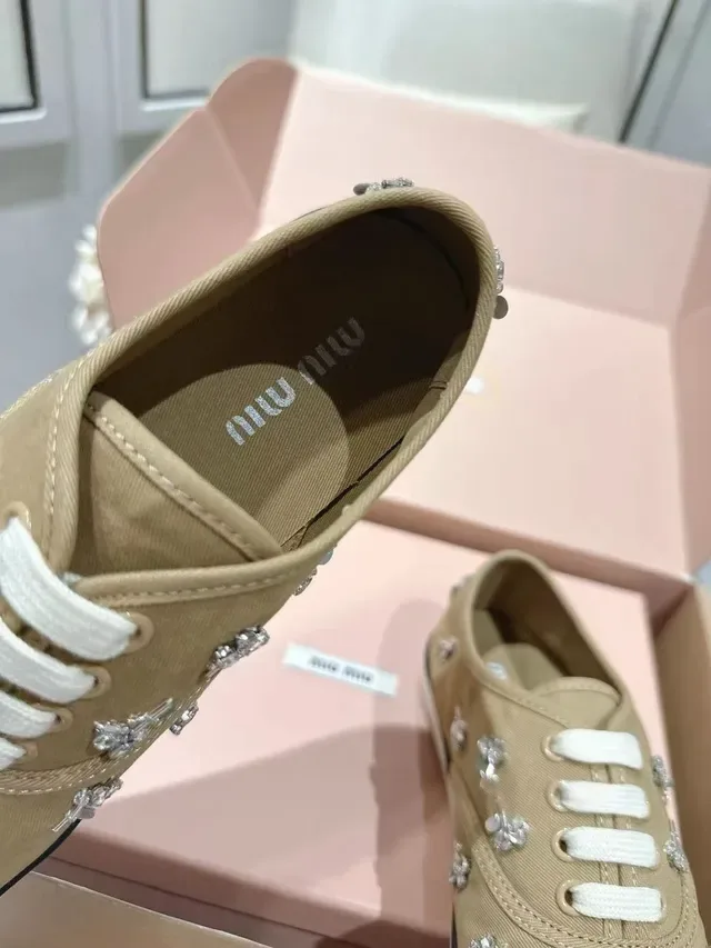 Miu Miu বিজ সাদা ক্রিস্টাল-ফ্লোরাল সজ্জিত স্নিকার্স 2