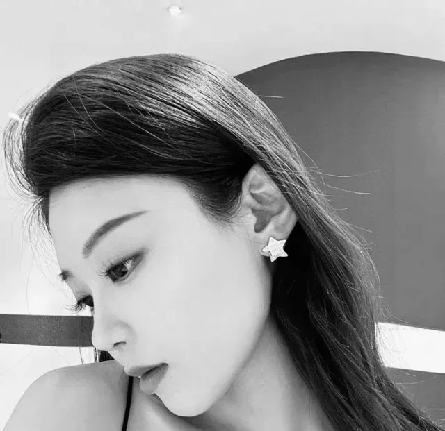 Miu Miu Broche Étoile Argent Blanc Gravé Logo 4