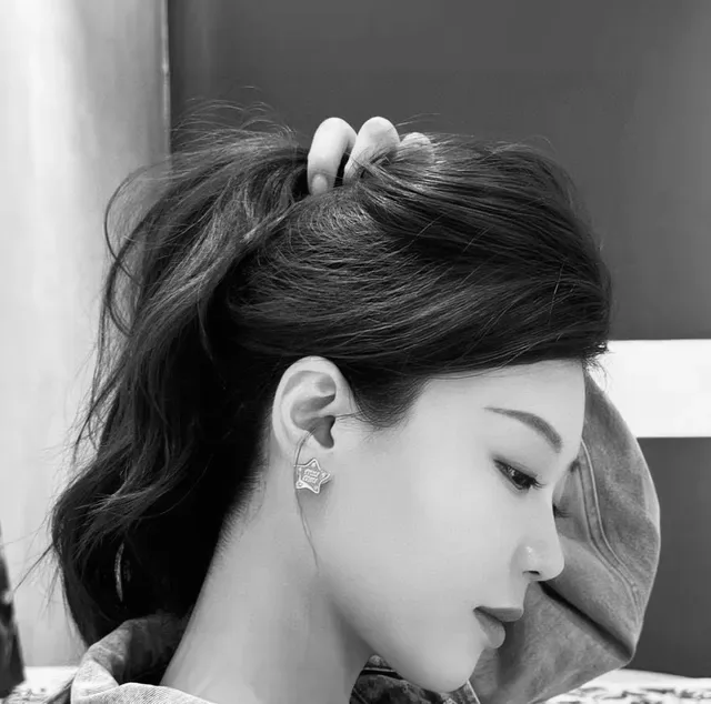Miu Miu Broche Étoile Argent Blanc Gravé Logo 5