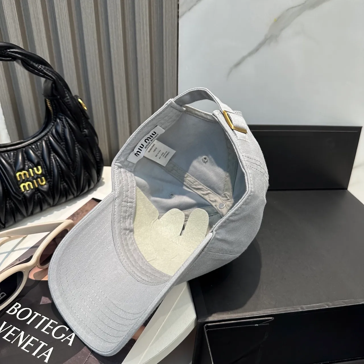 Miu Miu Wander হালকা ধূসর ইমব্রয়ডারি বেসবল ক্যাপ 7