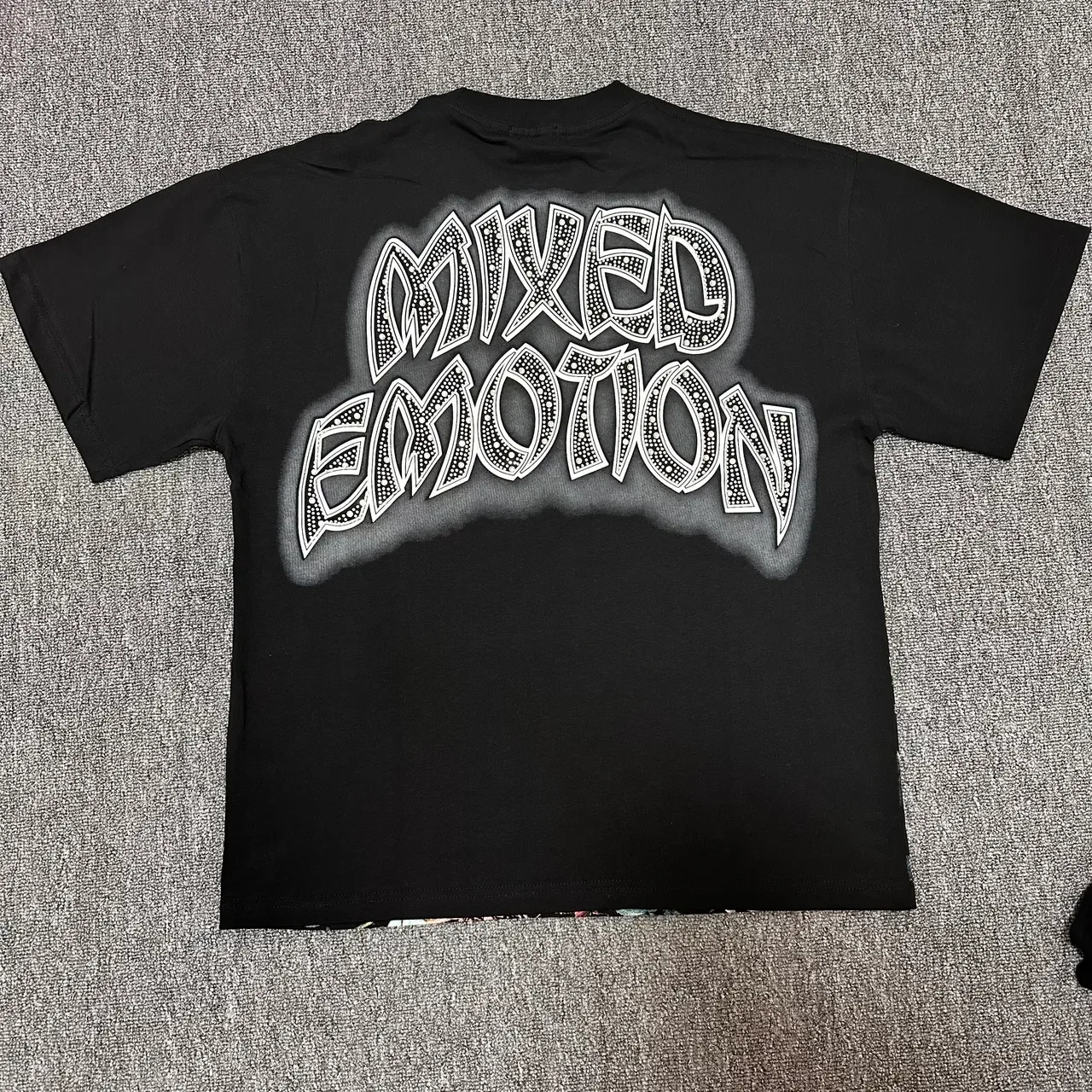 Camiseta de cuello redondo con estampado gráfico Mixed Emotion 4
