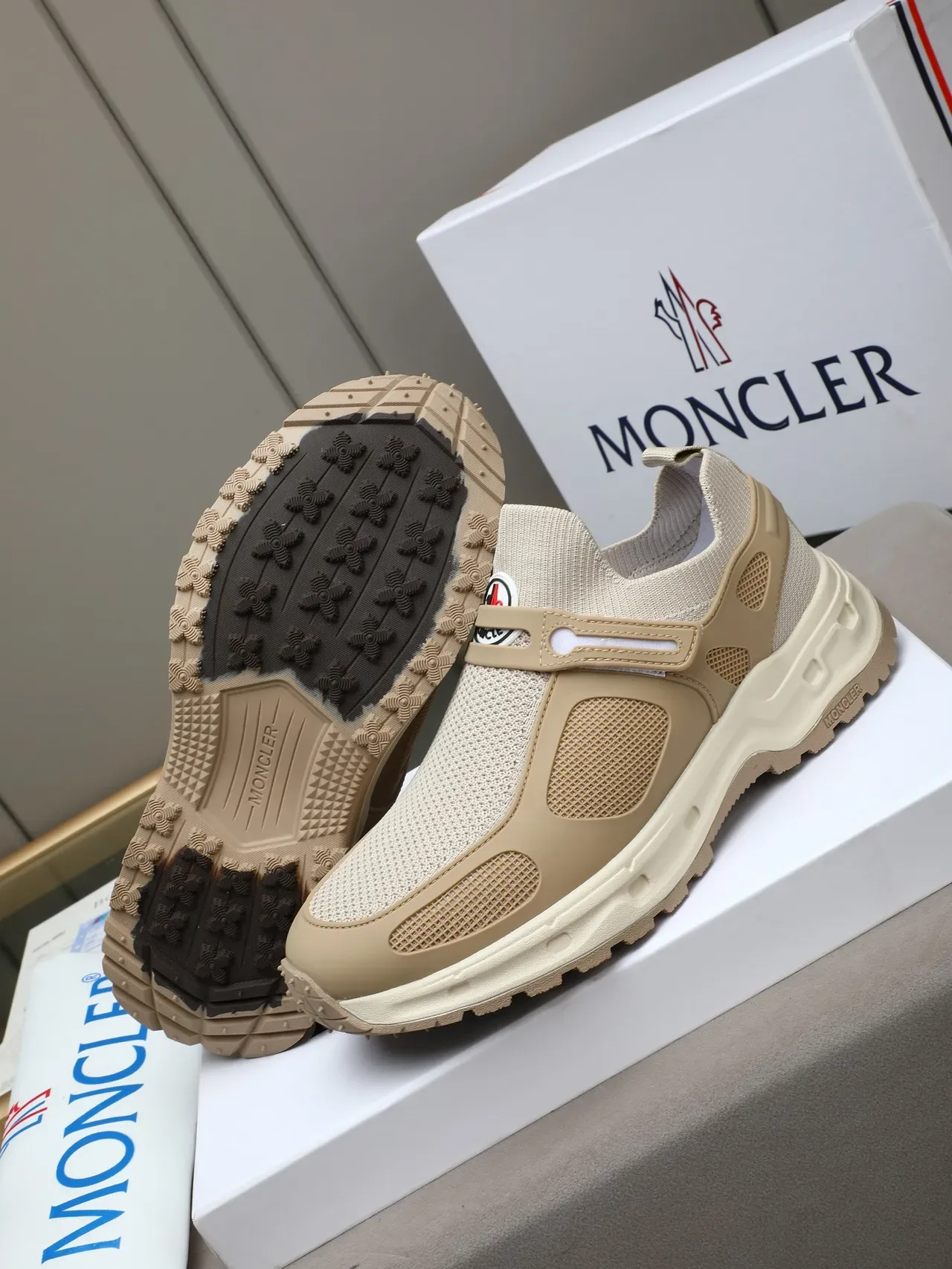 Moncler Tênis Lifestyle Bege em Malha e Sintético Slip-On 4