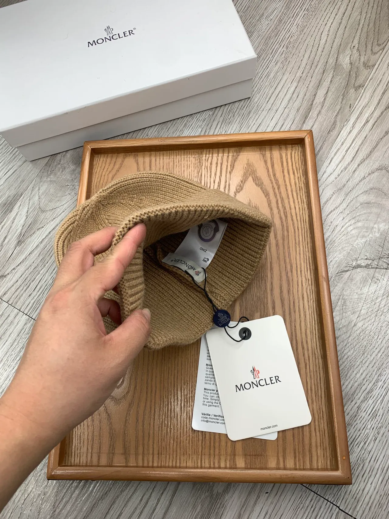 Moncler بيج نافي صوف محبب مضلع كم مطوي قبعة 4