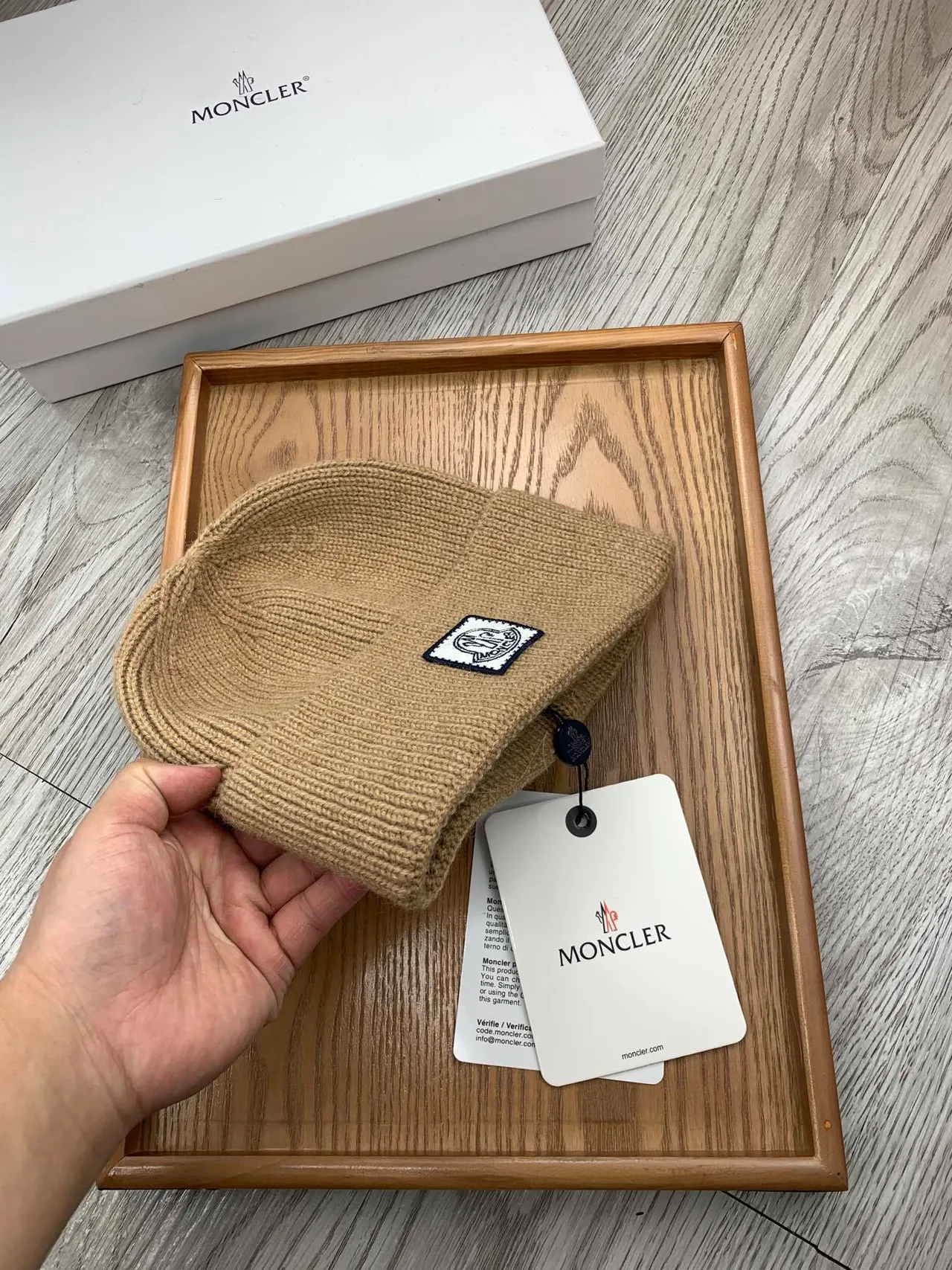 Moncler بيج نافي صوف محبب مضلع كم مطوي قبعة 5