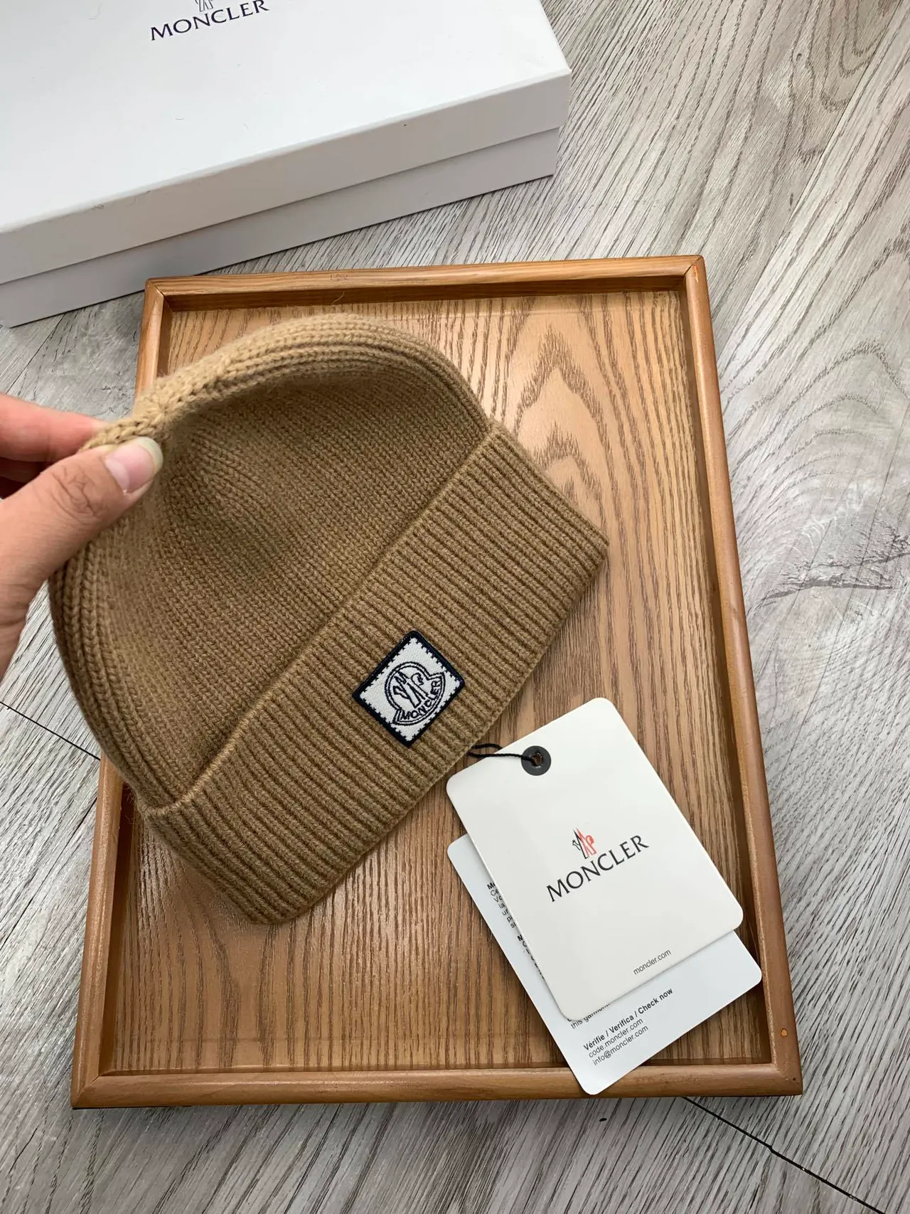 Moncler بيج نافي صوف محبب مضلع كم مطوي قبعة 7