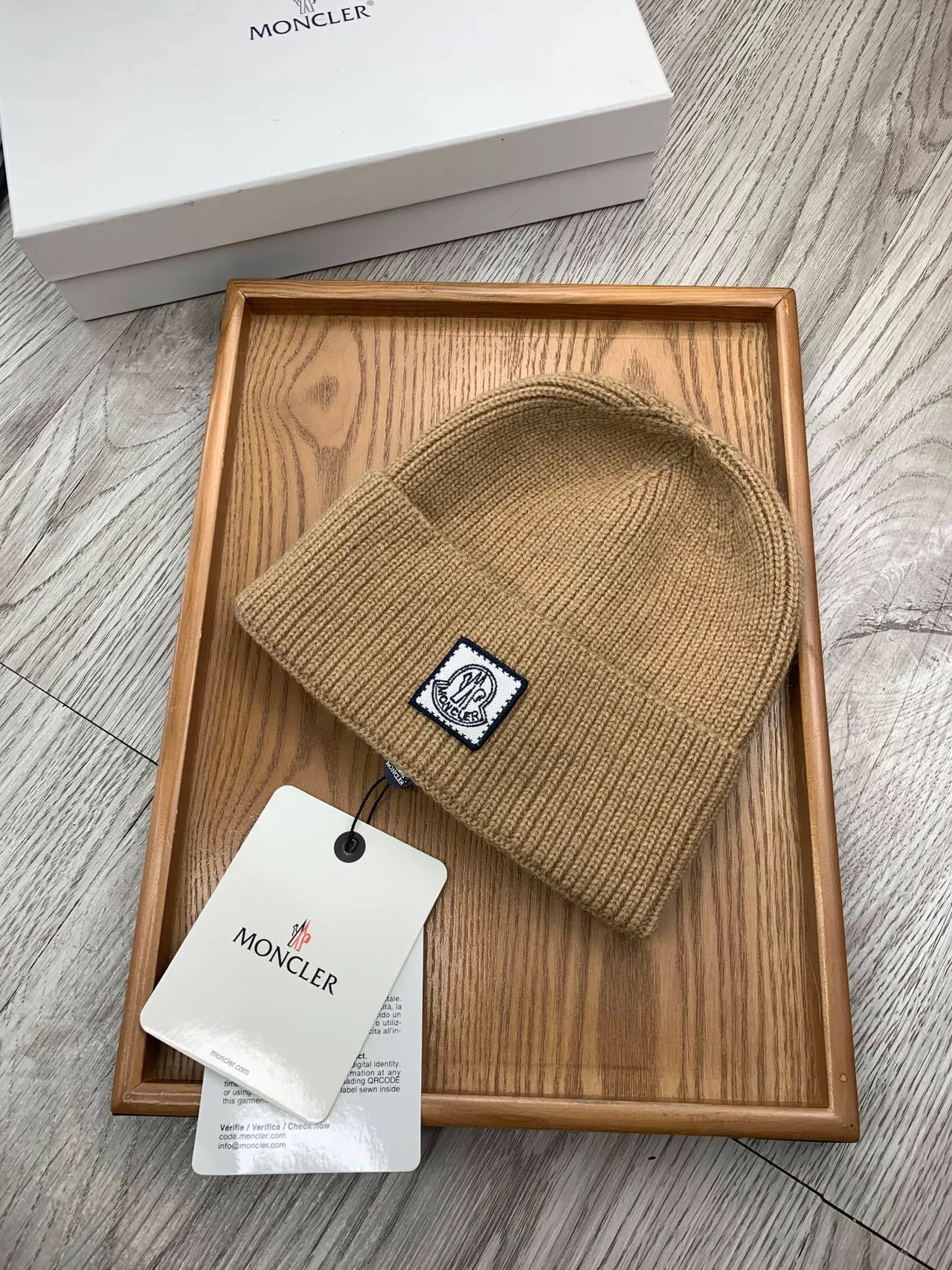 Moncler بيج نافي صوف محبب مضلع كم مطوي قبعة 9