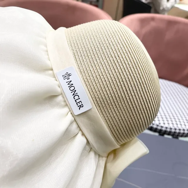 Moncler Beige Sombrero de cubo con corona tejida al estilo de paja y borde de tela rizada 3