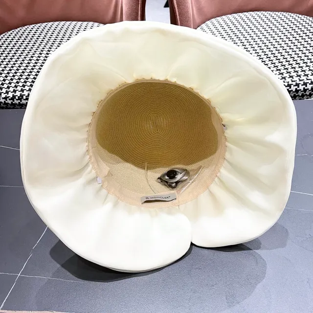 Moncler Beige Sombrero de cubo con corona tejida al estilo de paja y borde de tela rizada 10
