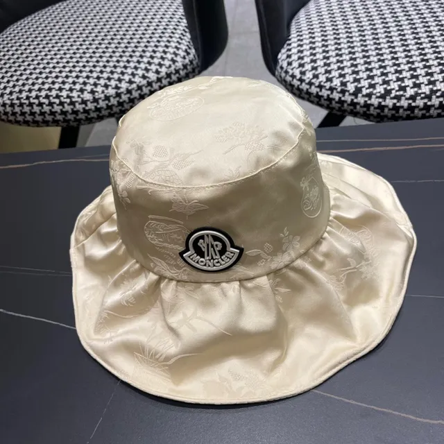 Moncler قبعة بكيت كريمي ذات حافة عريضة تاج ناعم 3