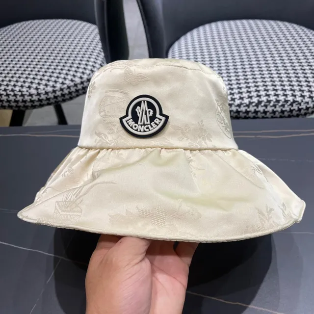 Moncler قبعة بكيت كريمي ذات حافة عريضة تاج ناعم 6