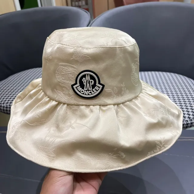 Moncler قبعة بكيت كريمي ذات حافة عريضة تاج ناعم 9