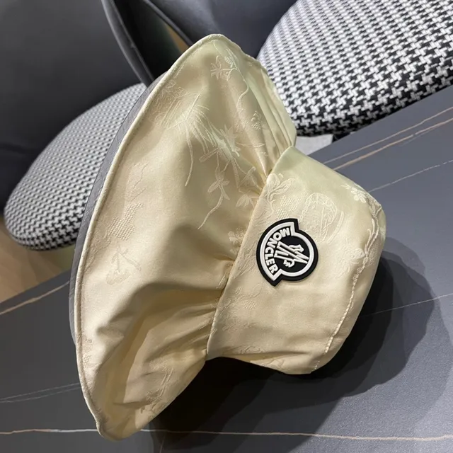 Moncler قبعة بكيت كريمي ذات حافة عريضة تاج ناعم 10