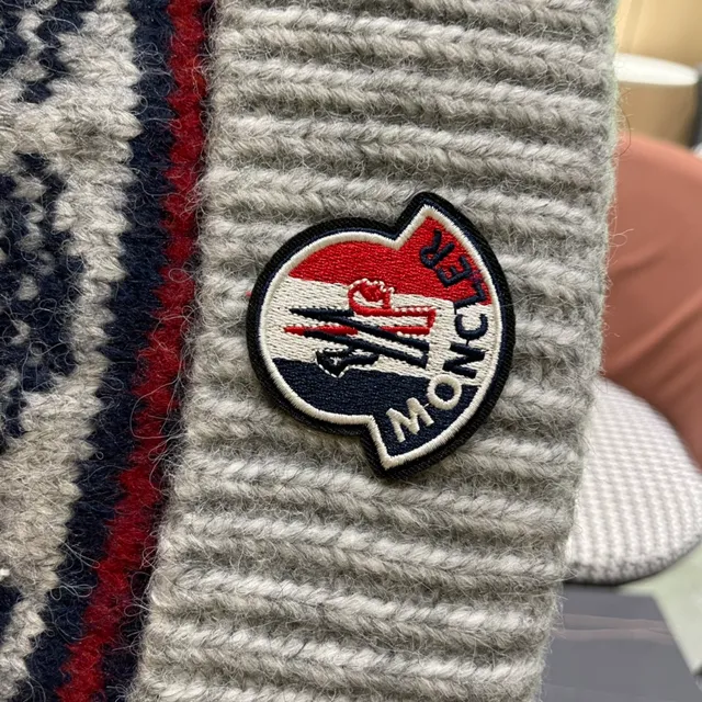 Moncler 灰海军 罗纹针织袖口 混色羊毛 针织帽 10