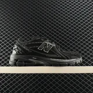 New Balance 2002R Black Silver রেট্রো রানিং সিলুয়েট লেয়ার্ড সিন্থেটিক ওভারলে লাইফস্টাইল স্নিকার্স
