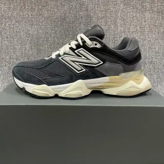 New Balance 9060 Baskets noires et crème épaisses