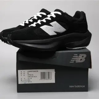 New Balance 9060 Tênis Pretos e Brancos de Sola Grossa