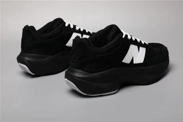 New Balance 9060 Tênis Pretos e Brancos de Sola Grossa 3