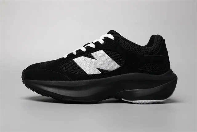 New Balance 9060 Tênis Pretos e Brancos de Sola Grossa 9