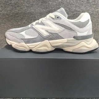 New Balance 9060 Baskets Chunky gris et crème