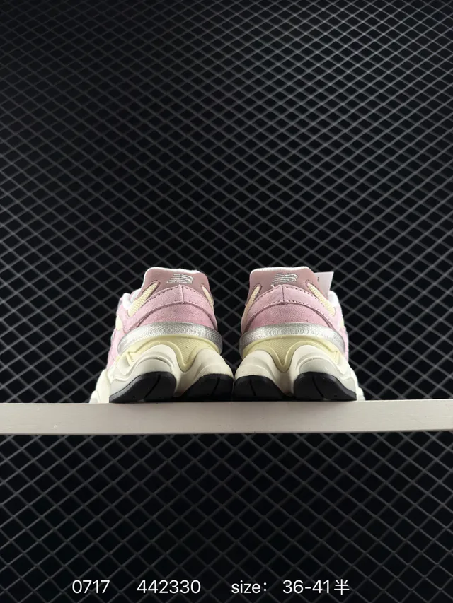 New Balance 9060 Zapatillas chunky rosa y crema 3