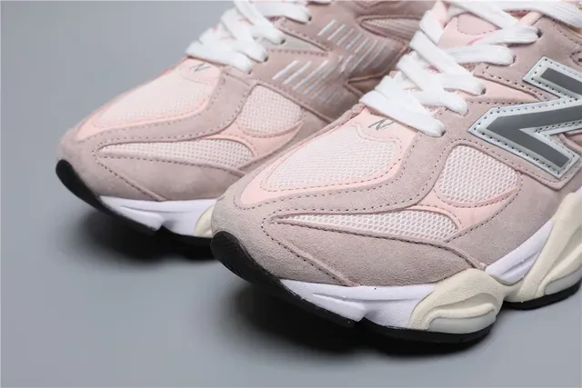 New Balance 9060 حذاء رياضي أسلوبي وردي وأبيض 4