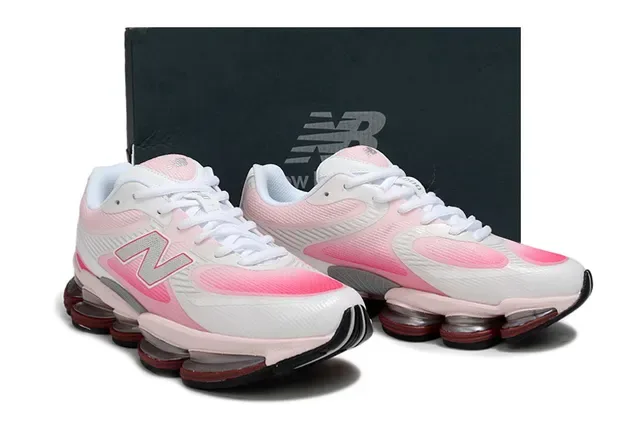 New Balance 9060 Zapatillas Lifestyle Rosa y Blanca 5
