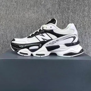 New Balance 9060 Tênis com sola grossa branco e preto