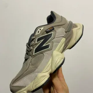New Balance 米色黑色中底麂皮网布混合鞋面厚底运动鞋