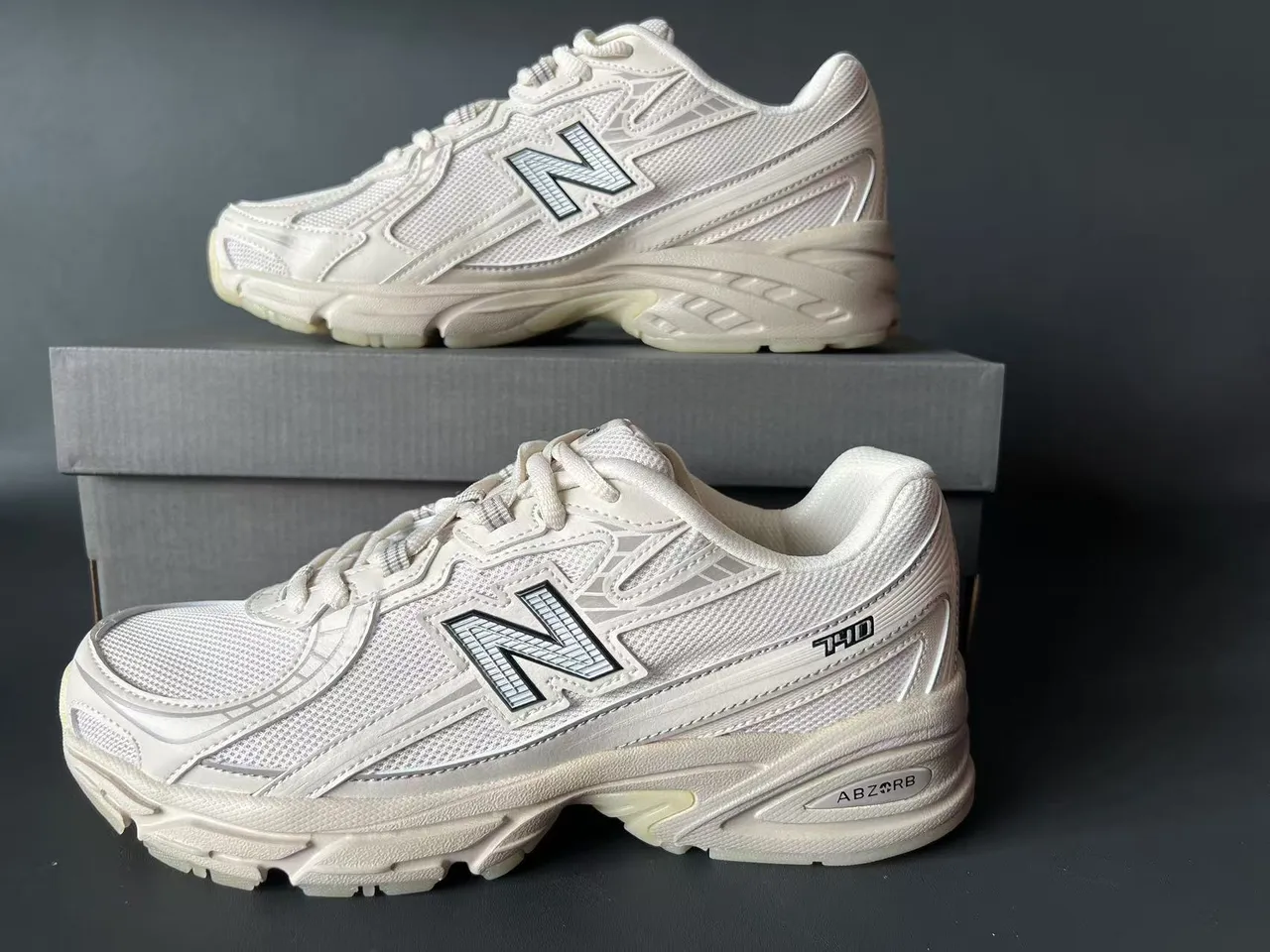 New Balance Beige Gray Midsole Mesh And Synthetic Overlay Chunky Sneakers 4