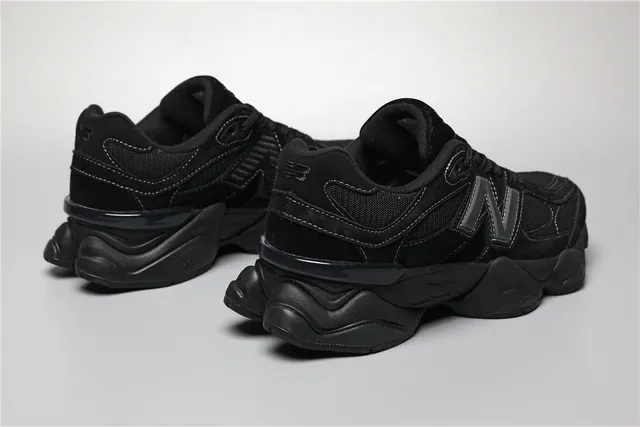 New Balance حذاء أسلوب حياة أسود رمادي أحادي اللون متعدد الطبقات شبكي ومخمل علوي 3