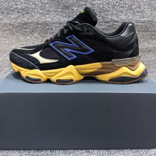 New Balance কালো হলুদ চাঙ্কি স্কাল্প্টেড মিডসোল মিক্সড ম্যাটেরিয়াল উপর লাইফস্টাইল স্নিকার