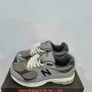 New Balance ধূসর কালো মেশ এবং সিন্থেটিক ওভারলে কনস্ট্রাকশন ডুয়াল-ডেনসিটি ABZORB মিডসোল লাইফস্টাইল স্নিকার