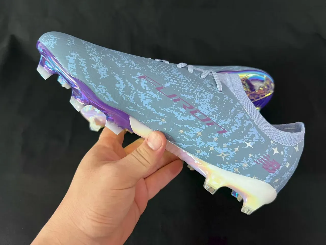 New Balance 灰紫低帮针织鞋面不对称系带 Firm-Ground 足球鞋 13