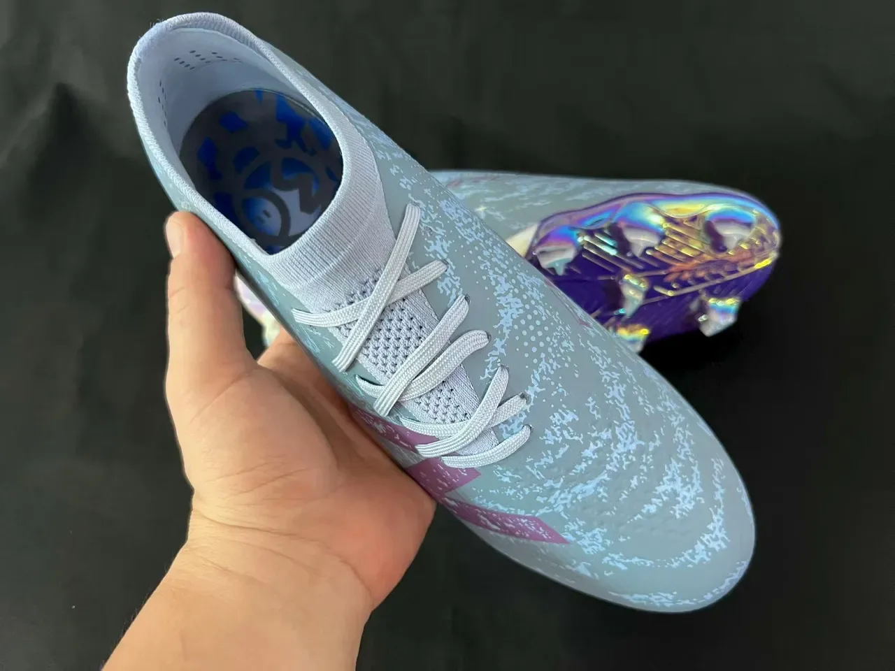 New Balance 灰紫低帮针织鞋面不对称系带 Firm-Ground 足球鞋 14
