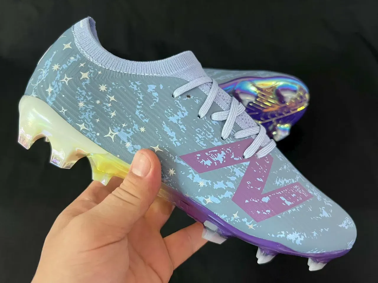 New Balance 灰紫低帮针织鞋面不对称系带 Firm-Ground 足球鞋 15