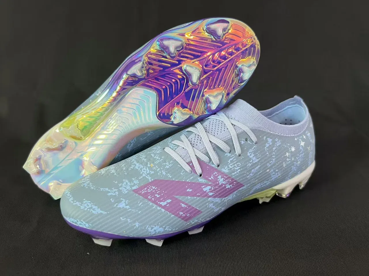 New Balance 灰紫低帮针织鞋面不对称系带 Firm-Ground 足球鞋 17