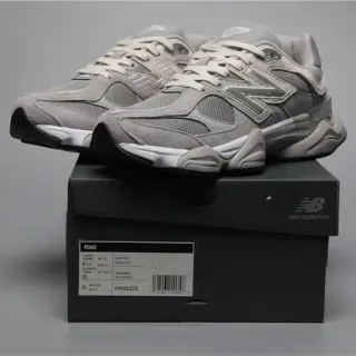 New Balance ধূসর সাদা মোটা খোদাই করা মিডসোল জালি এবং সুয়েড উপর লাইফস্টাইল স্নিকার