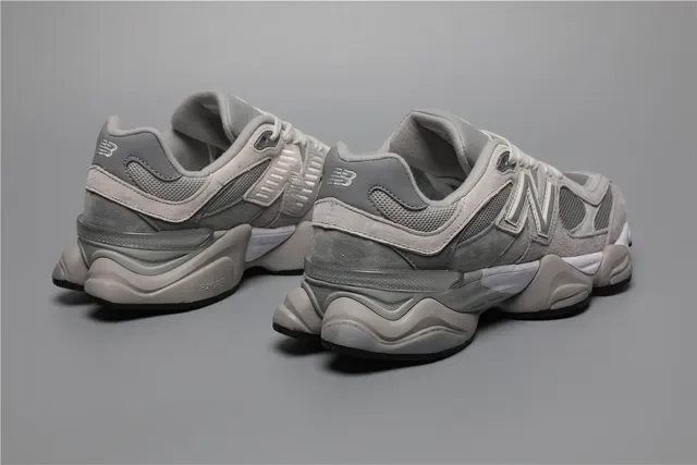 New Balance رمادي أبيض سميك منحوت وسط حذاء شبكي ومخملي أعلى أحذية أسلوب حياة 3