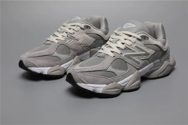 New Balance رمادي أبيض سميك منحوت وسط حذاء شبكي ومخملي أعلى أحذية أسلوب حياة 5