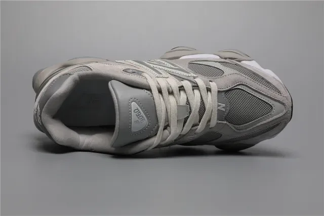 New Balance رمادي أبيض سميك منحوت وسط حذاء شبكي ومخملي أعلى أحذية أسلوب حياة 7