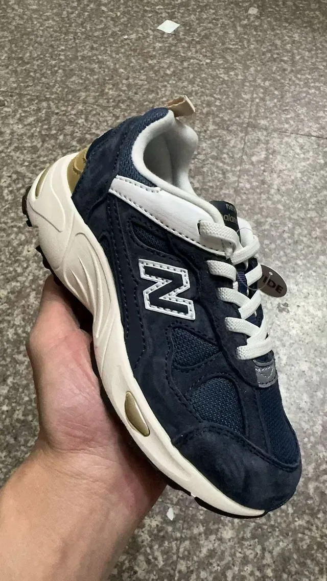 New Balance Gray White Midsole Layered Mesh And Suede Upper Chunky Sneakers 3