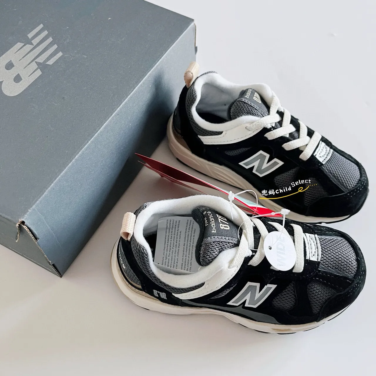 New Balance Gray White Midsole Layered Mesh And Suede Upper Chunky Sneakers 13