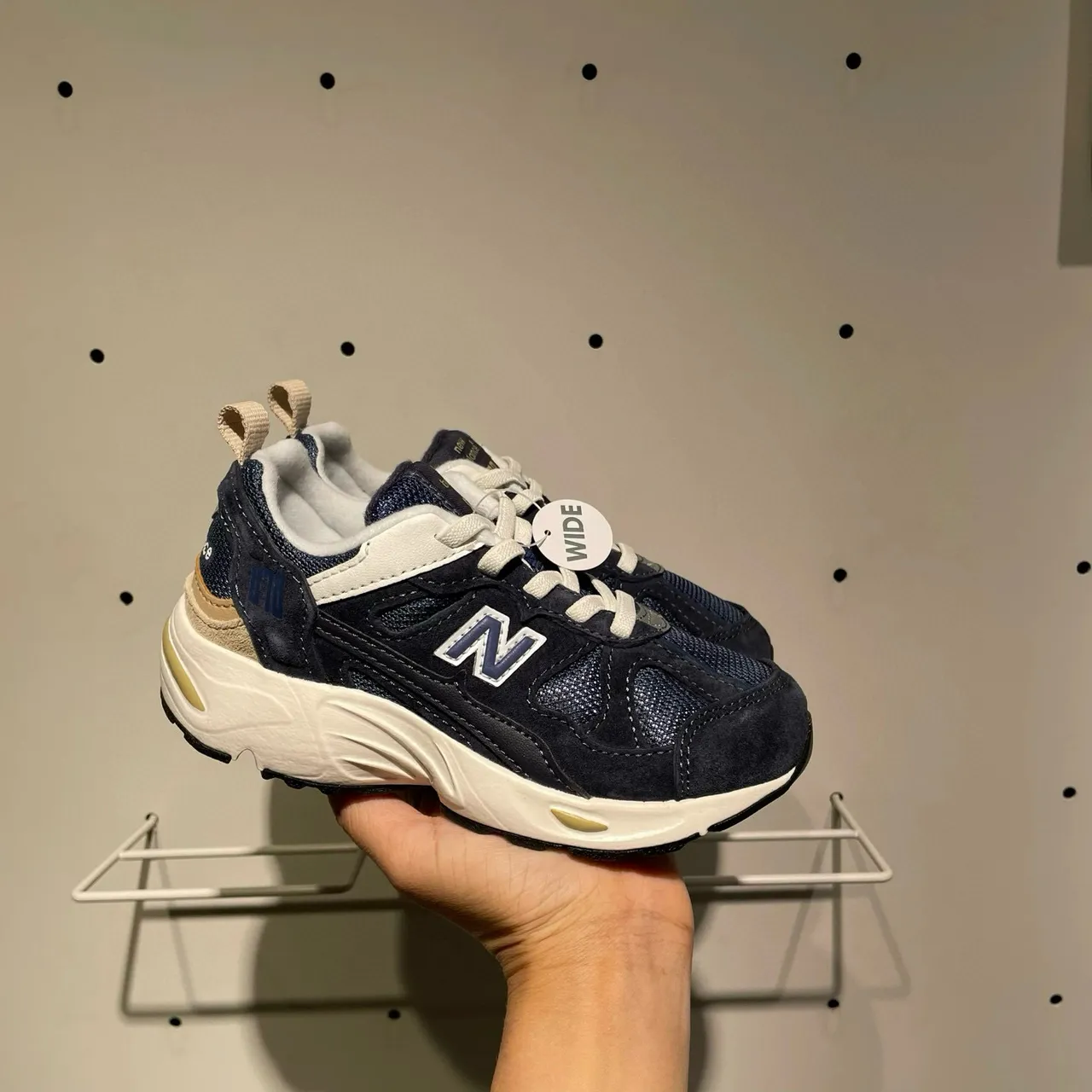 New Balance Gray White Midsole Layered Mesh And Suede Upper Chunky Sneakers 19