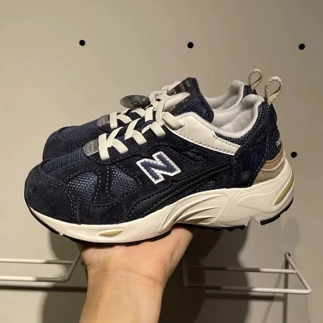 New Balance Gray White Midsole Layered Mesh And Suede Upper Chunky Sneakers 20