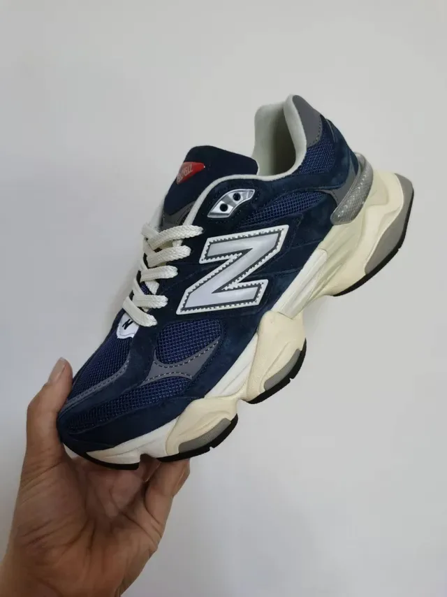 New Balance حذاء رياضي Navy Beige Suede و Mesh Upper Cream Midsole Chunky 2